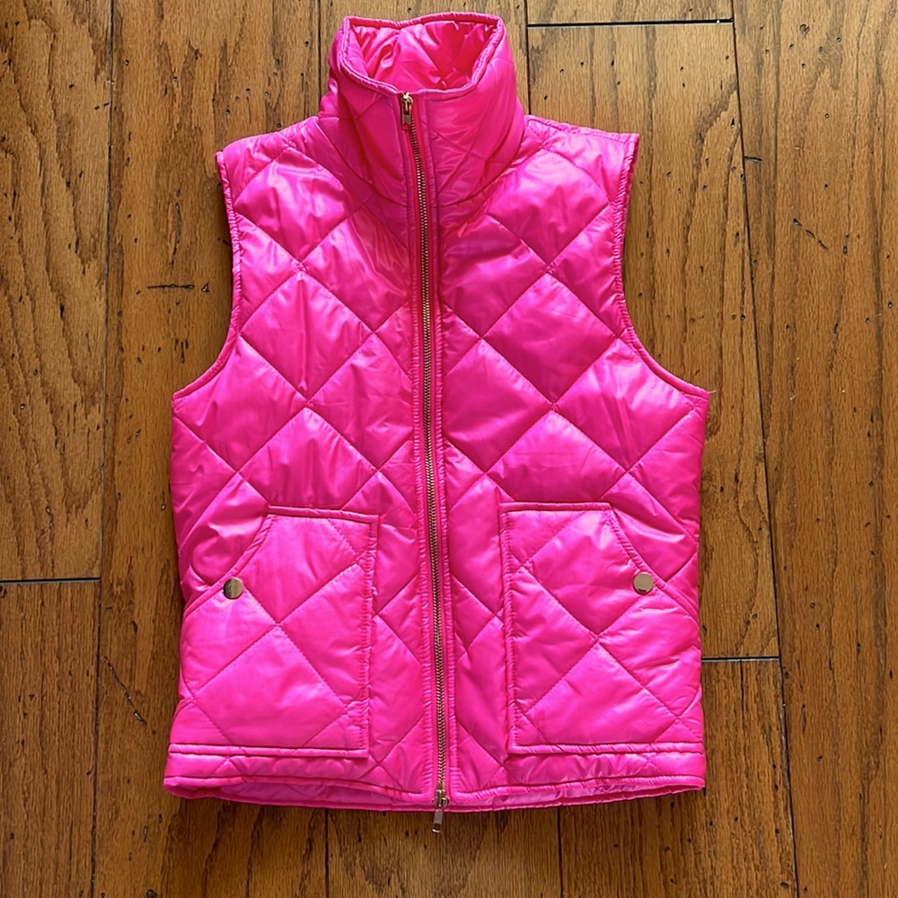 Beautiful fuschia puff, size S vest- never worn!